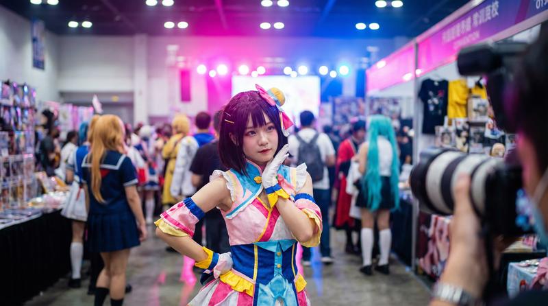 《瞒着丈夫加班的hr》演员 - 动漫cosplay视频
